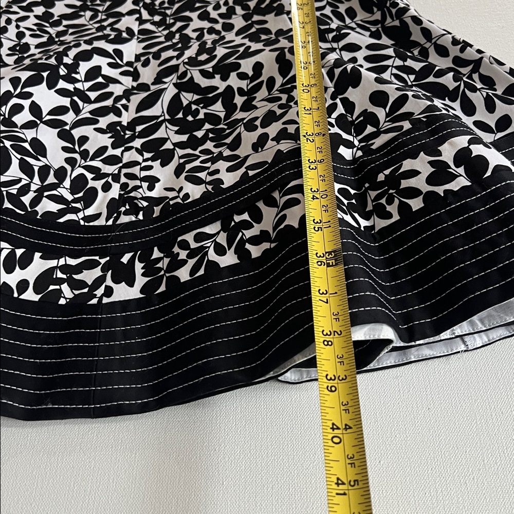 Jones Wear Black and White Sleeveless Leaf Pattern Dress - 16 - Picture 9 of 9